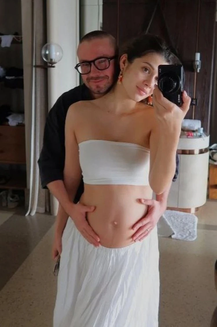 Галич готовится ко второму ребенку, а Заворотнюк предвкушает появление первенца: 10 звездных семей, которые ждут рождения детей в 2025 году