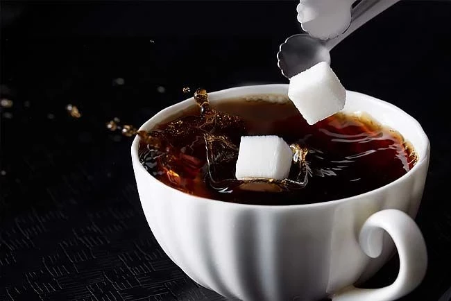 Почему пить чай с сахаром на самом деле полезно