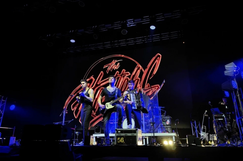 Ругался с охраной и прогонял зрителей: что творил Юра Музыченко на концерте The Hatters в Екатеринбурге