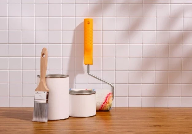 Свежее решение: как обновить старую плитку и «фартук» на кухне за копейки и без демонтажа